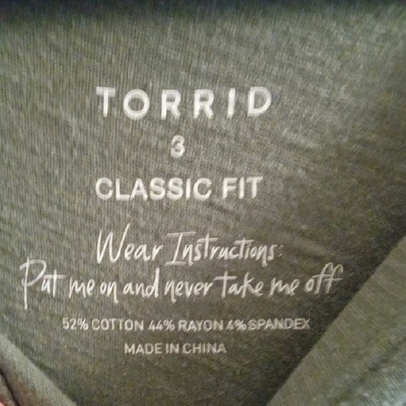 Womans 3 Torrid Gray Short Sleeve Tee with Bull Skull Design Lightweight Summer - Picture 2 of 3